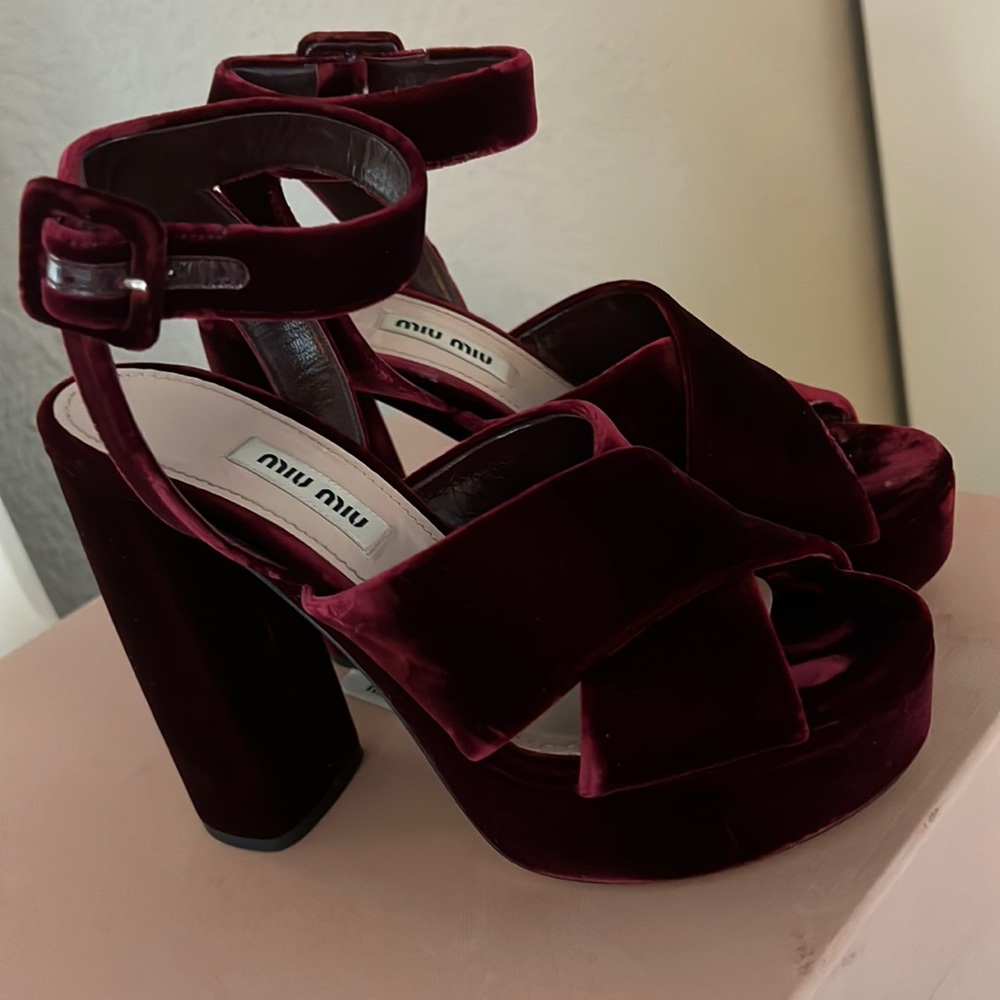 Miu miu velvet banana heel